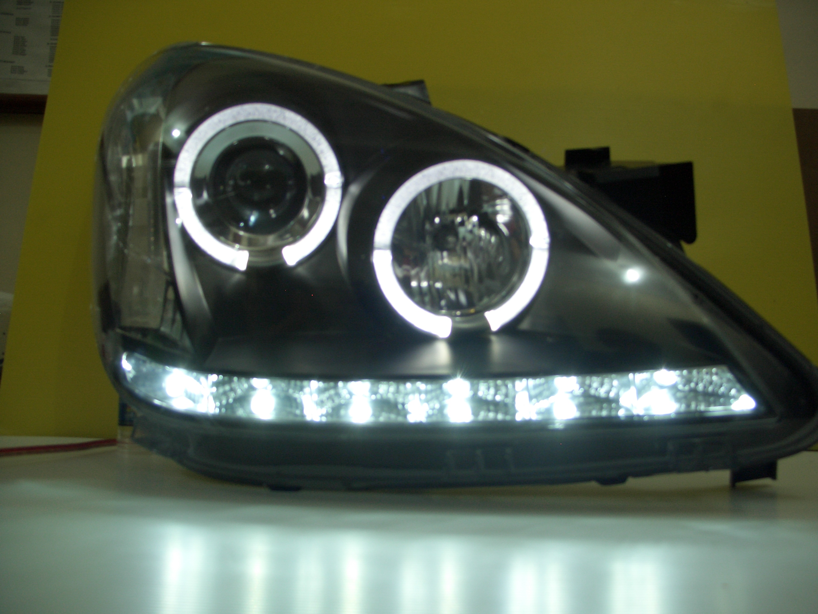 Terjual Dijual Aksesoris Untk Mobil Anda Lampu Depan Projector